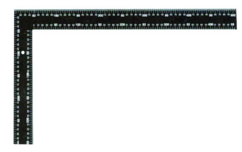 Угольник металлический 30х20см // 888 3015430